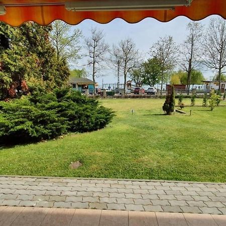 Igenyes 4 Fos Apartman Koezvetlen A Strandnal Apartment Csopak Exterior photo