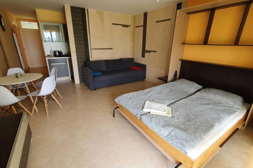 Igenyes 4 Fos Apartman Koezvetlen A Strandnal Apartment Csopak Exterior photo