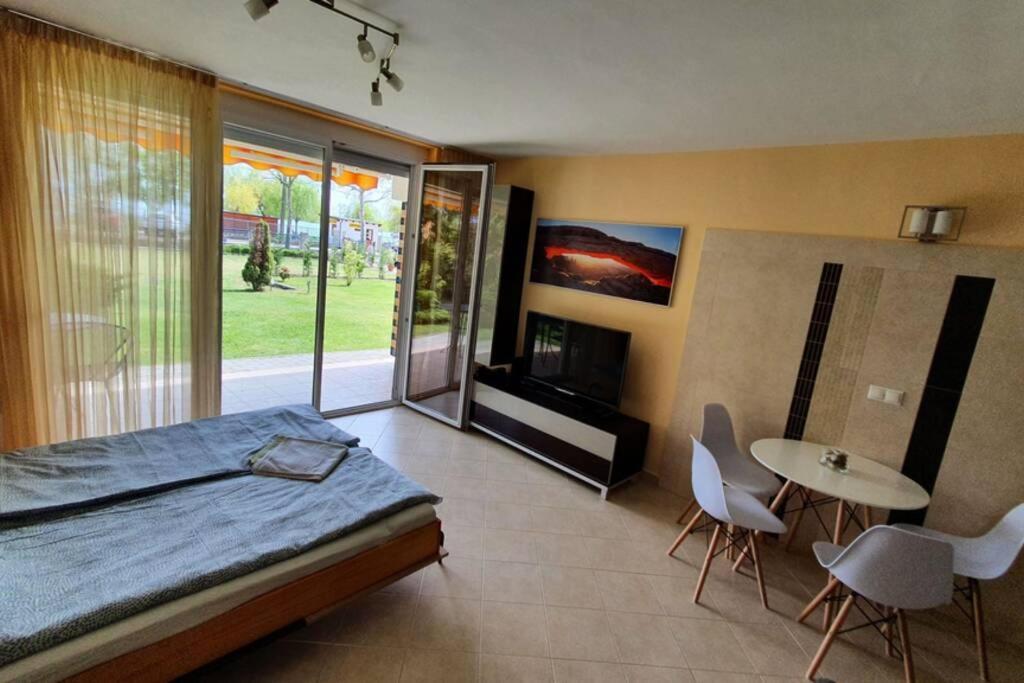 Igenyes 4 Fos Apartman Koezvetlen A Strandnal Apartment Csopak Exterior photo
